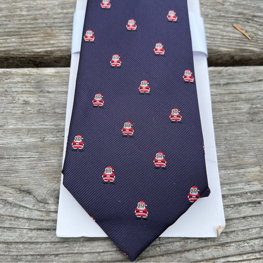 NWT Club Room Holiday Silk Embroidered Santa Navy Classic Design Neat Tie